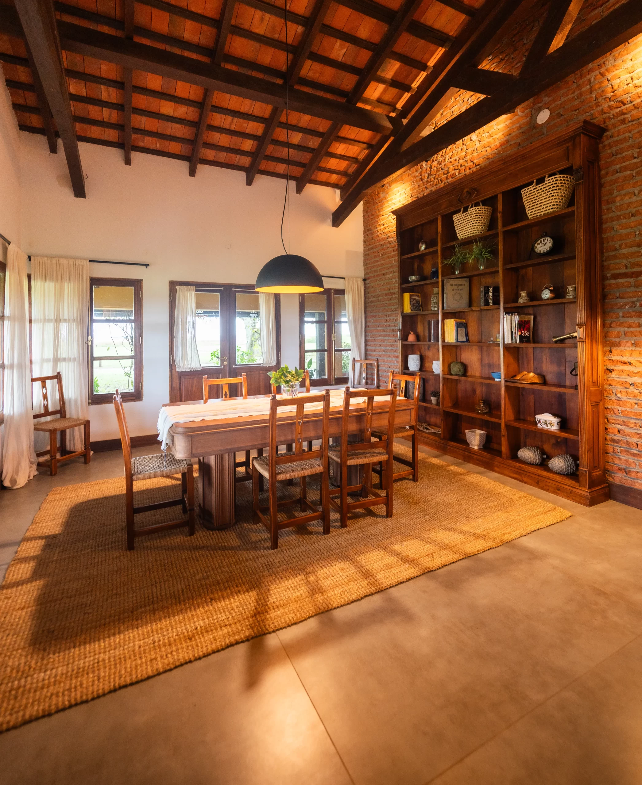 Casa Yaguareté — living y hogar