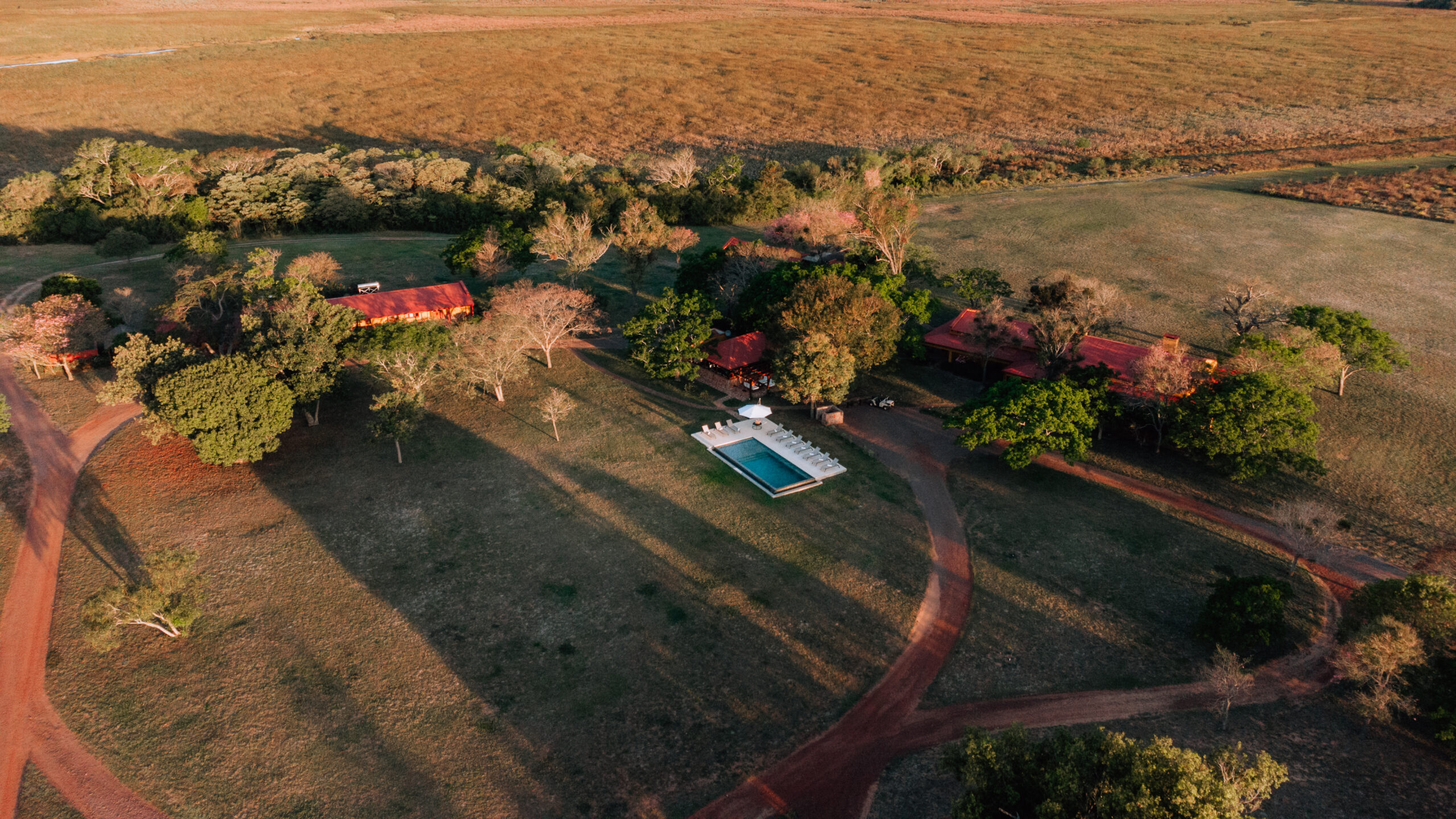 Atardecer sobre los Esteros del Iberá desde el lodge El Tránsito, Portal Carambola, Corrientes